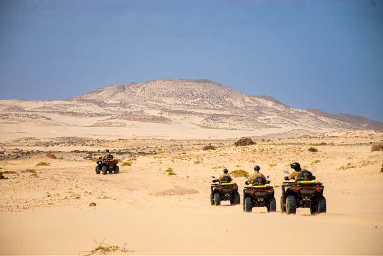 Traverse the dunes of Boa Vista!