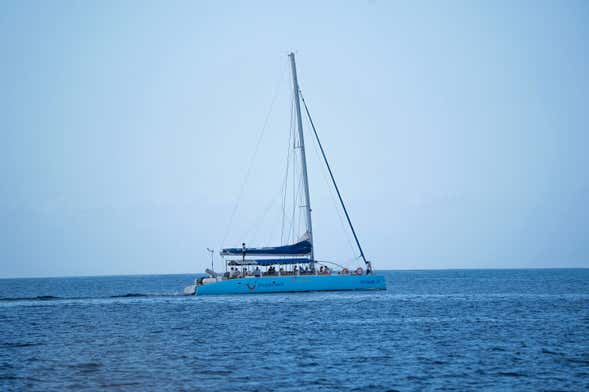 Passeio de catamarã pela costa de Sal Rei