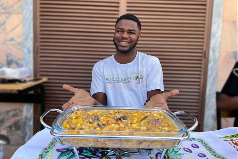 Davanti a un delizioso piatto di cachupa