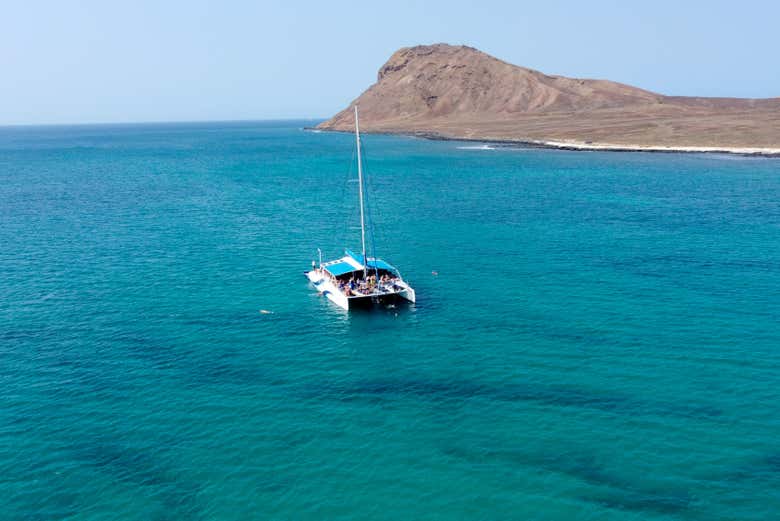 Travessia de catamarã pela Ilha do Sal