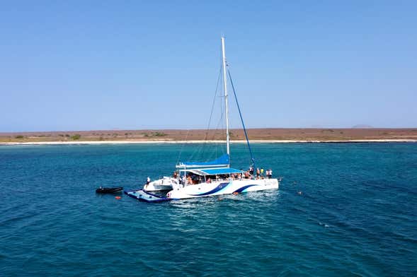 Paseo en catamarán por la isla de Sal