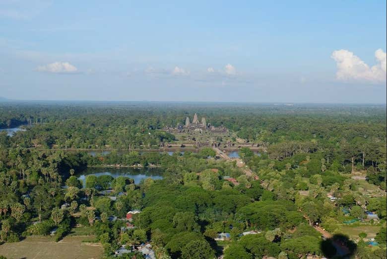 Vistas do Templo Angkor Wat do balão