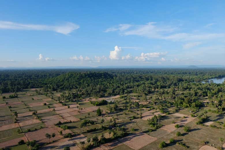 Desfrutando da subida no Angkor Balloon