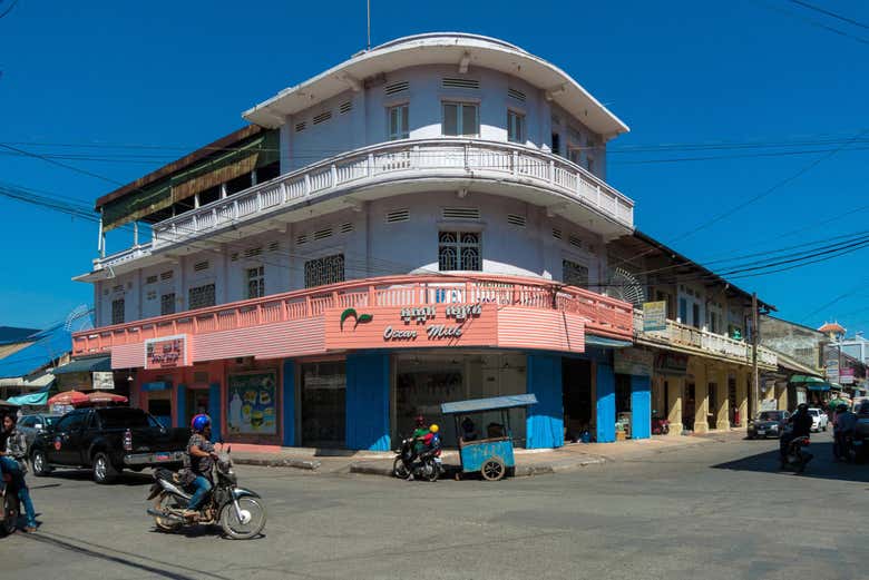 Percorrendo Battambang de tuk tuk