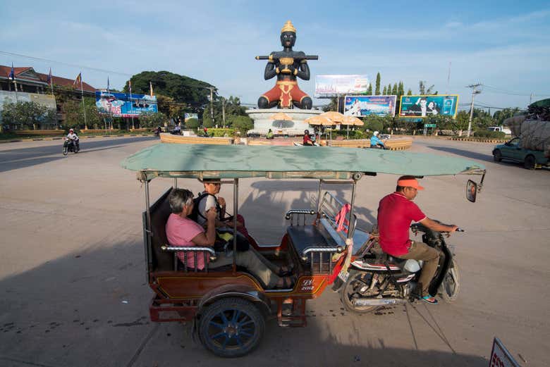 Conhecendo Battambang de tuk tuk