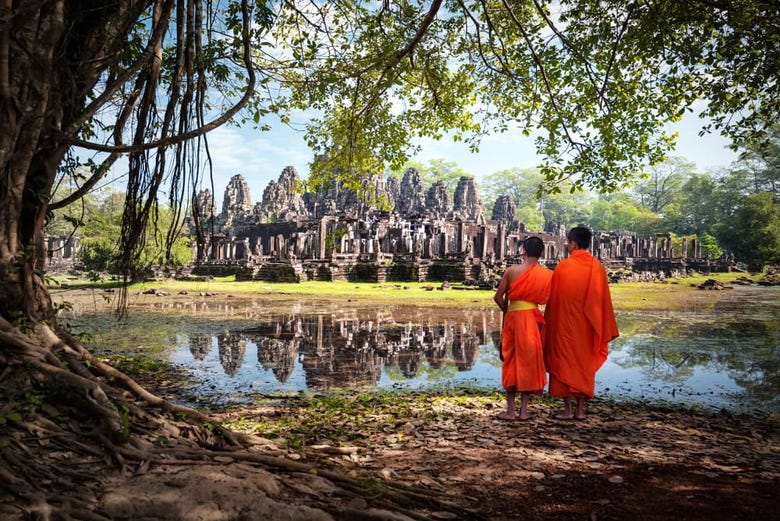 Buddhist monks at Bayon temple