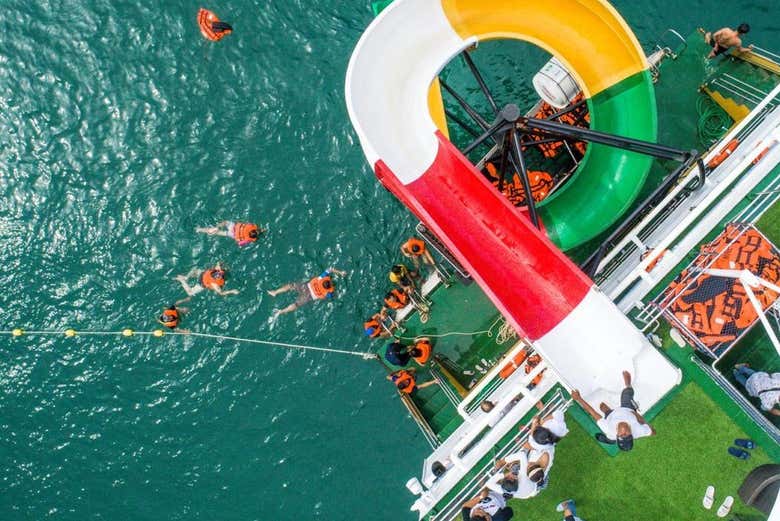 Tobogán en el barco