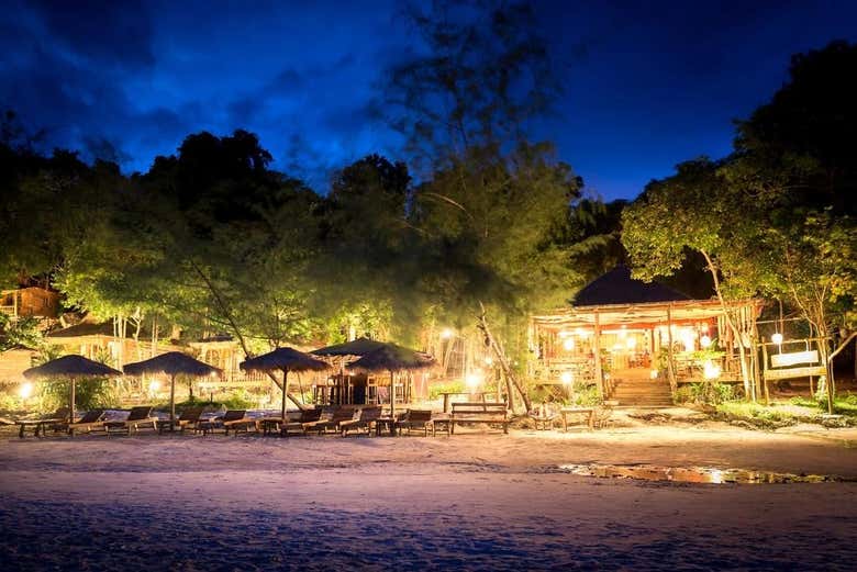 Descubre la animada vida nocturna de Koh Rong