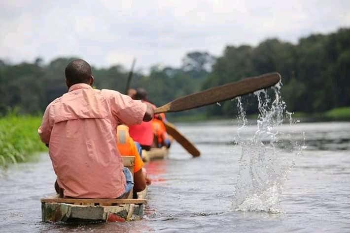 Giro in canoa sul fiume
