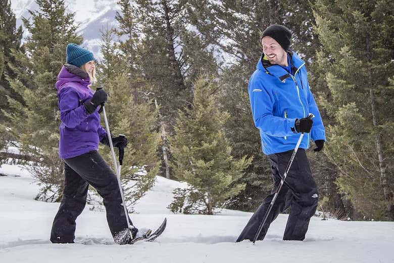 Paseo con raquetas de nieve por Banff