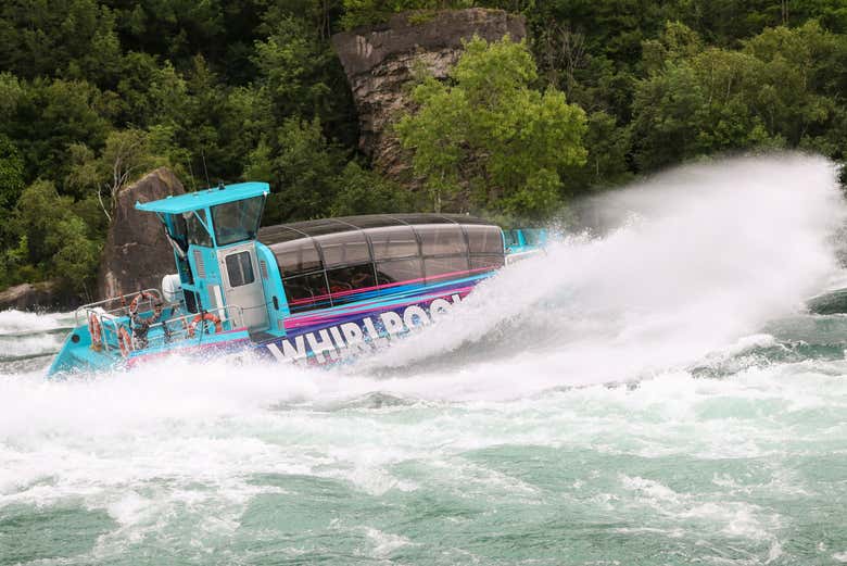Bateau à moteur de l'activité