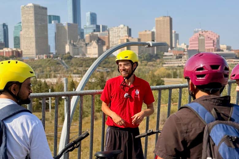 Disfrutando de cada momento del tour en bici por Edmonton