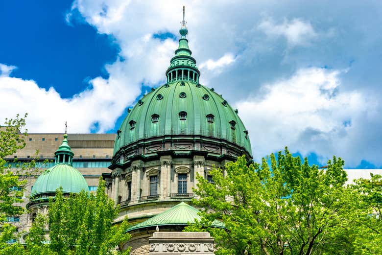 A bela cúpula da Catedral Maria Rainha do Mundo