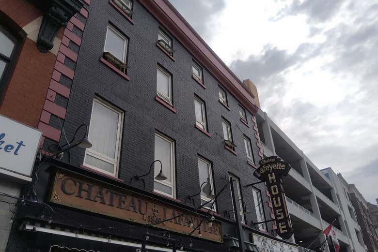 La emblemática y añeja taberna Chateau Lafayette