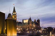 Tour noturno por Ottawa + Cruzeiro e espetáculo de luz e som