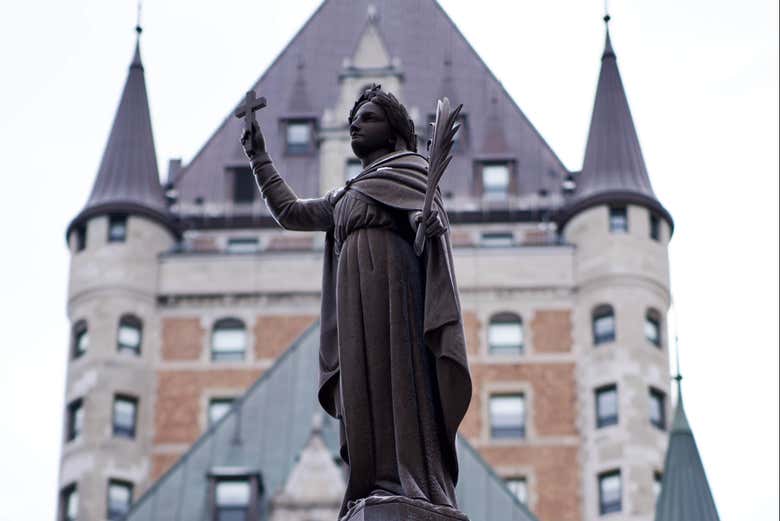 Monumento à Fé na Place d'Armes