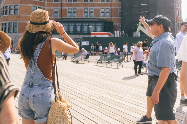 Ascoltando le spiegazioni della guida