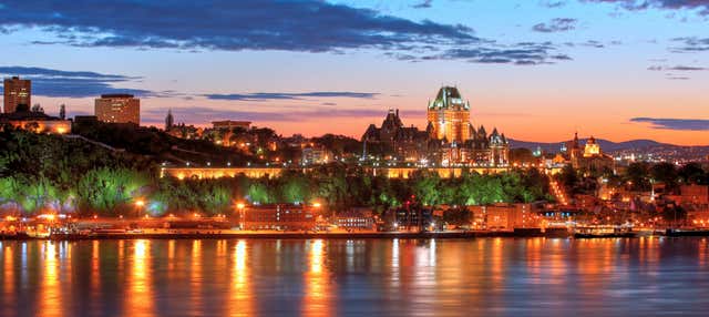 Paseo en barco nocturno por Quebec