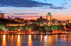 Paseo en barco nocturno por Quebec