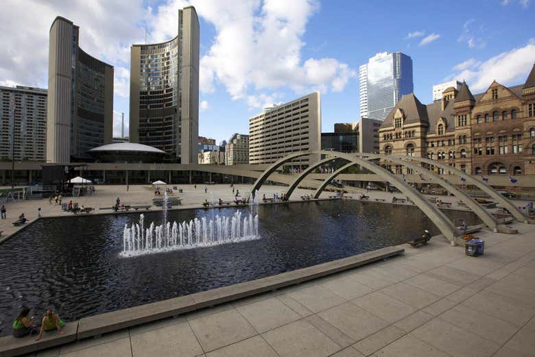 Seeing Toronto's monuments on the bike tour