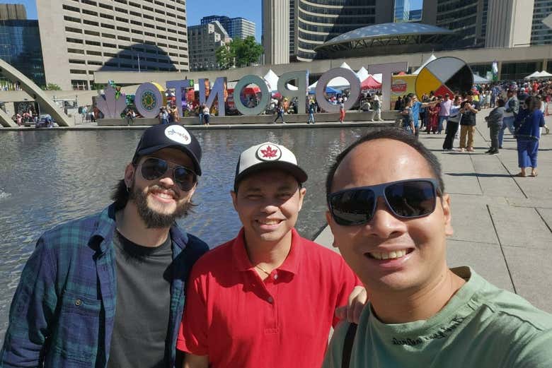 Disfrutando del tour por Toronto