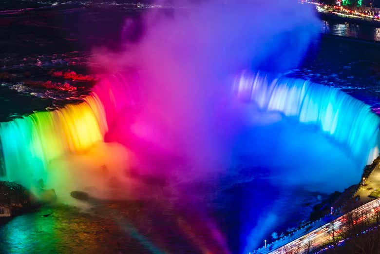 Illumination nocturne des chutes du Niagara