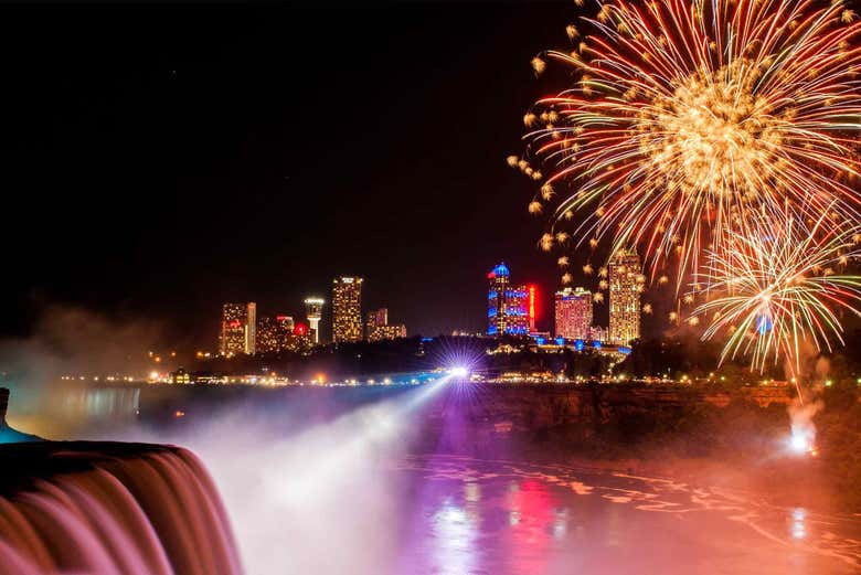 Fuochi artificiali alle Cascate del Niagara