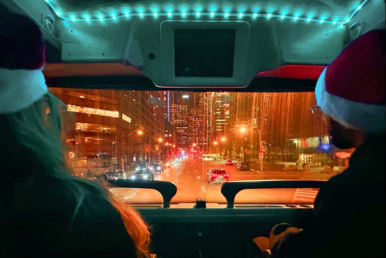Recorreremos la ciudad iluminada a bordo del autobús