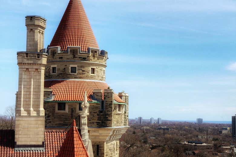 Una de las imponentes torres de Casa Loma