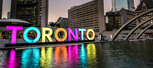 Tour nocturno por Toronto en grupo reducido + CN Tower o paseo en barco