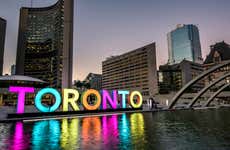 Toronto Small Group Night Tour + CN Tower Ticket or Scenic Boat Ride