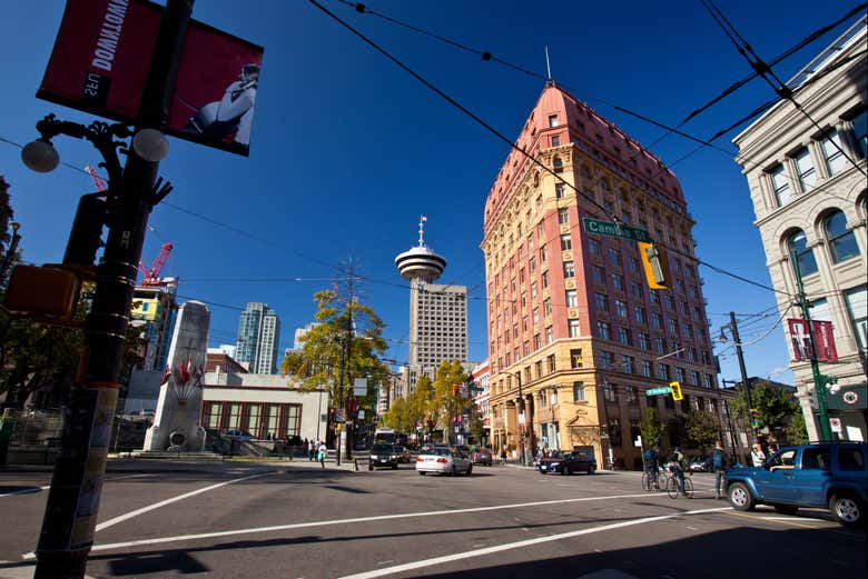 Ammirando il Dominion Building