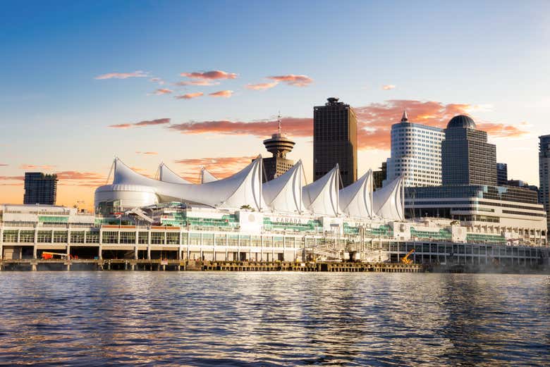 Canada Place con le sue iconiche vele