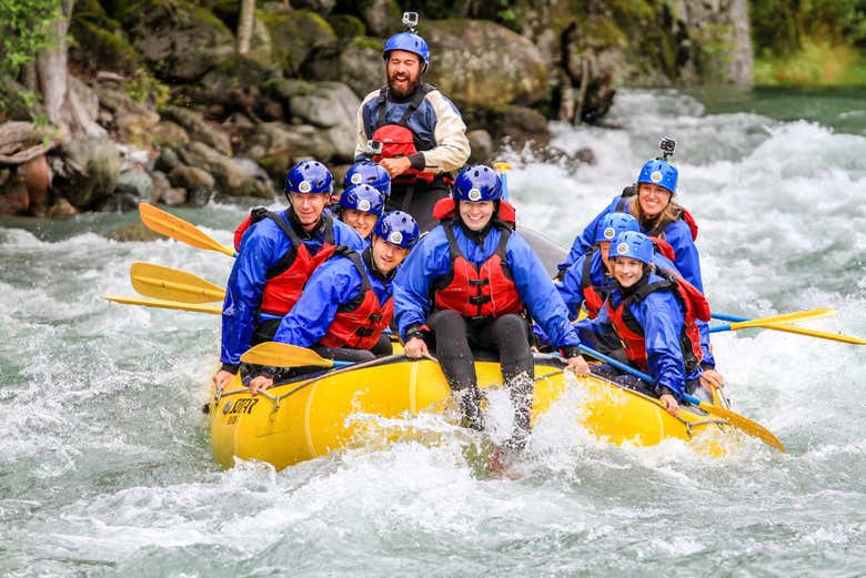 Su un raft lungo l'Elaho