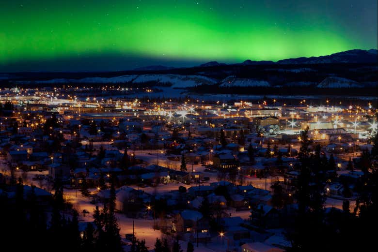 Aurora boreal sobre Whitehorse