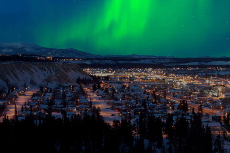 Aurora boreal sobre Whitehorse