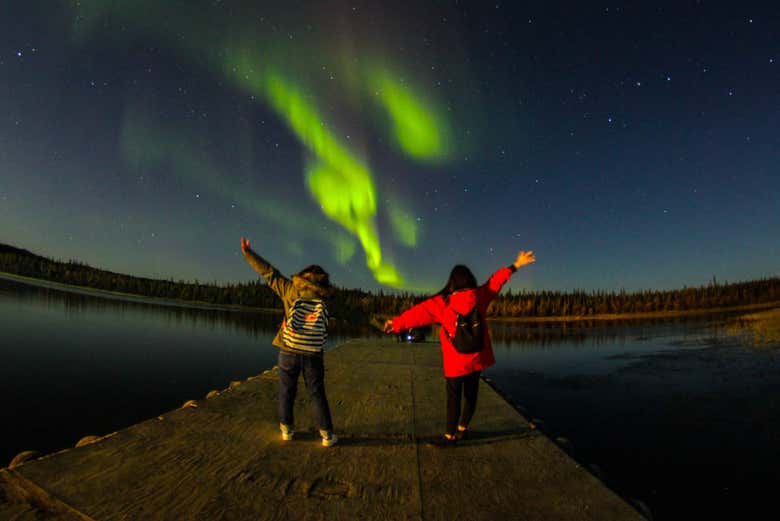 Contemplando la aurora boreal