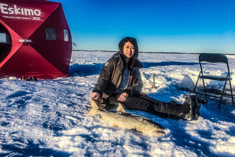 Poisson fraîchement pêché dans la glace