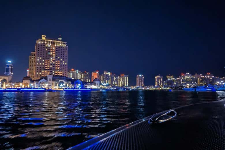 Rascacielos de Doha por la noche