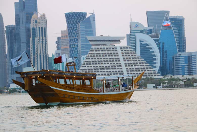 Desde el barco contemplaréis el skyline de Doha