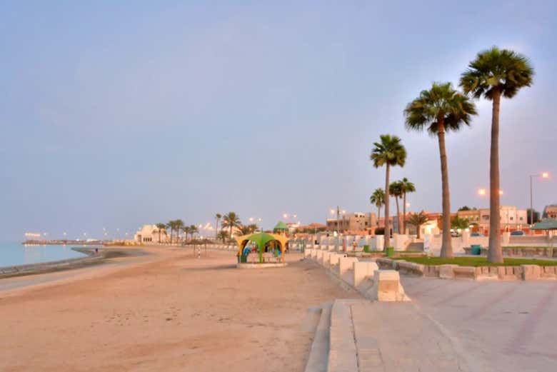 Stroll along the promenade in Al Khor