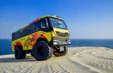 Tour en monster bus por el desierto