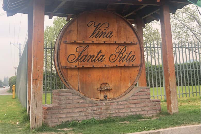 Entrada a la bodega Viña Santa Rita