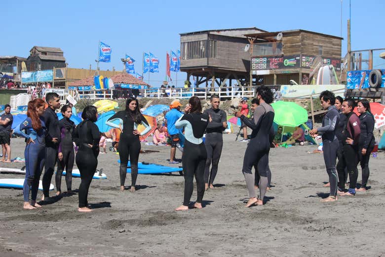 Surfing lesson in Concón