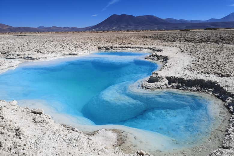 Ojo turquesa del salar de Pedernales