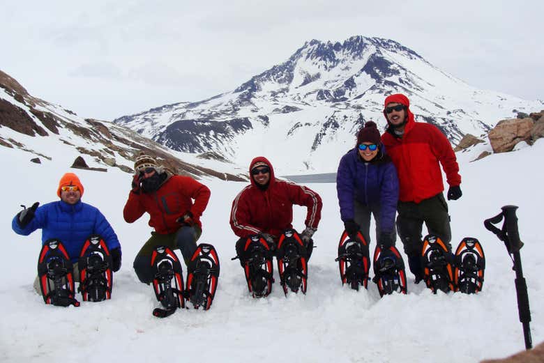 Raquetas de nieve listas para la ruta de trekking