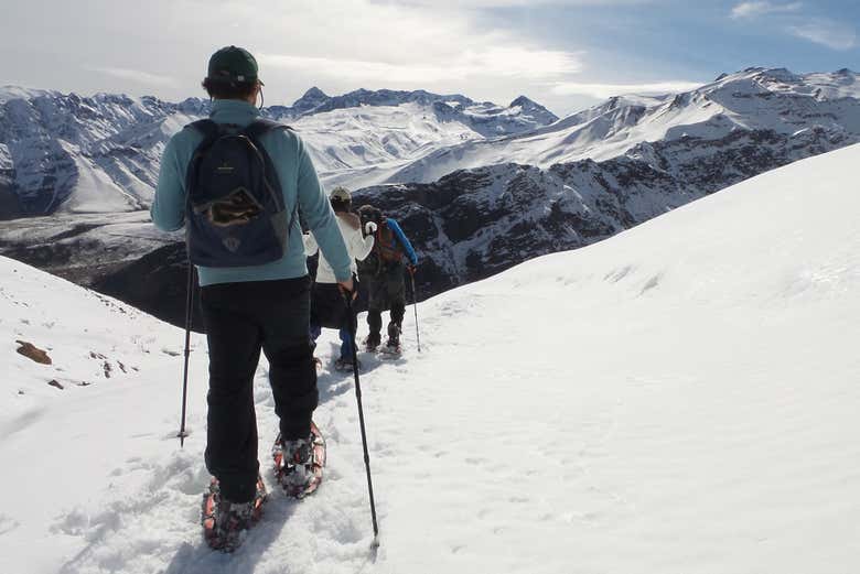 Caminharemos sobre o gelo com raquetes de neve