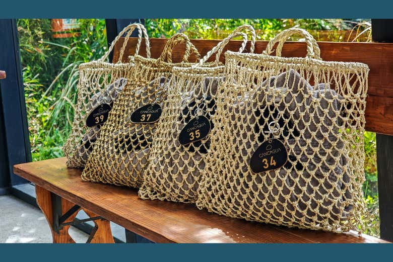 Os entregaremos una bolsa para guardar vuestras pertenencias