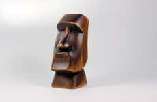Laboratorio di intaglio di moai in legno