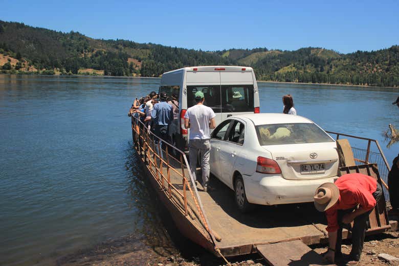 Atravessaremos o rio Biobío de barco 